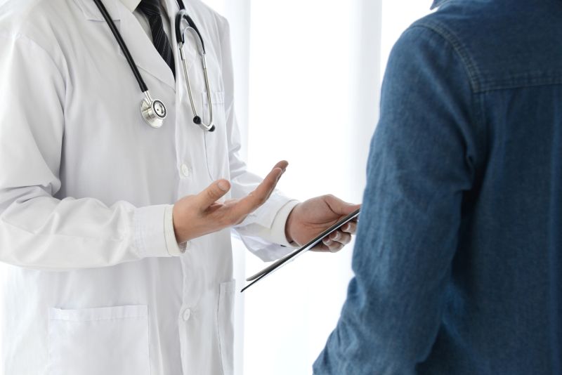 お腹周りに悩む男性は医師によるサポートで確実なダイエットを